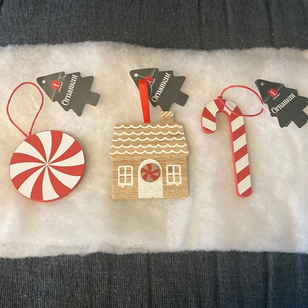 🎄Target Bullseye Christmas Wooden Ornament Candy Cane Gingerbread Set 2023